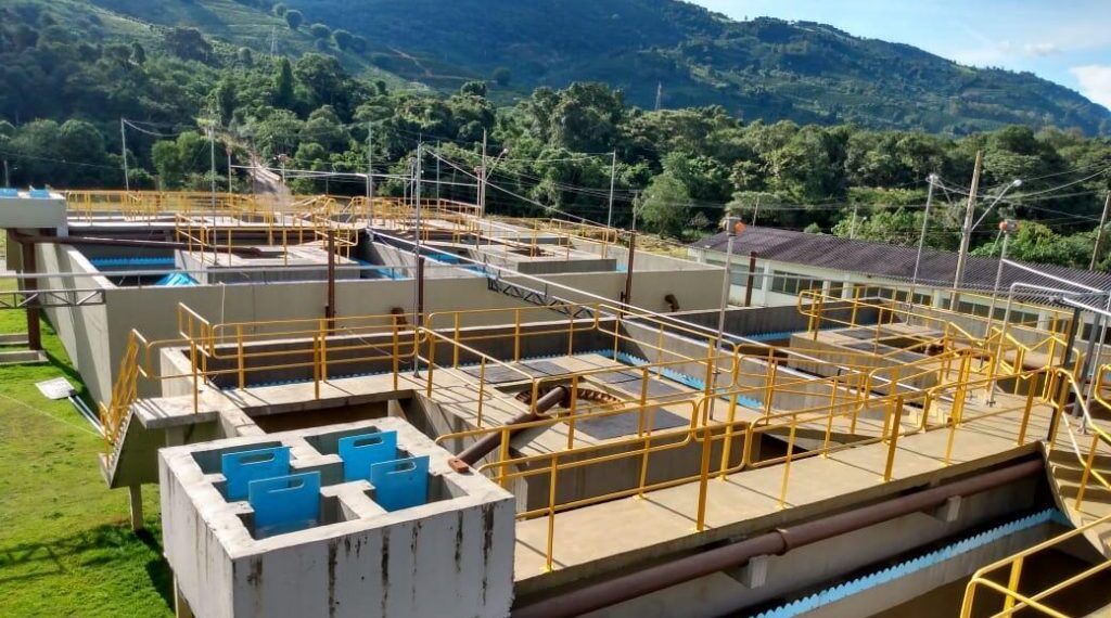 Mau cheiro de estação de tratamento de esgoto incomoda moradores em Poços