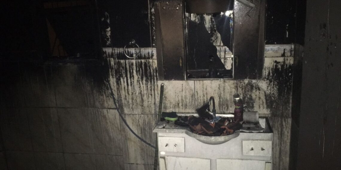 Incêndio em residência deixa um homem ferido em Bandeira do Sul