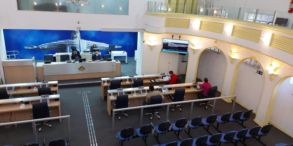 Câmara de Poços irá contratar empresa para auxiliar trabalho da CPI da Saúde