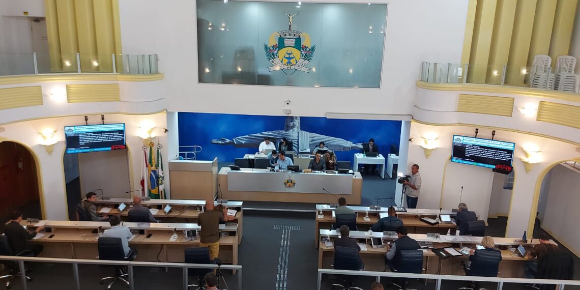 Vereadores pedem ampliação de leitos hospitalares e realização de cirurgias eletivas em Poços