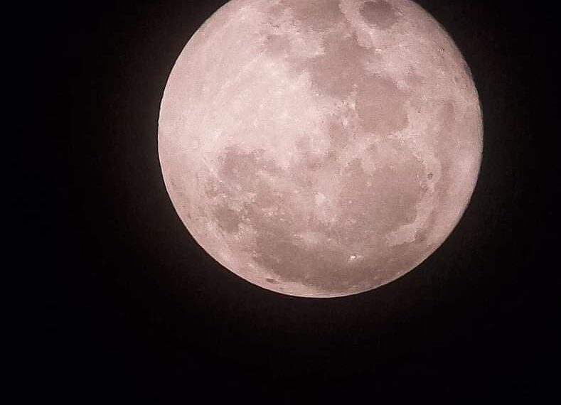 VÍDEO | Superlua dos Cervos é registrada por moradora em Poços de Caldas