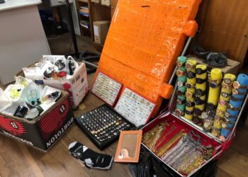 Fiscalização apreende produtos sem procedência de ambulantes em Poços