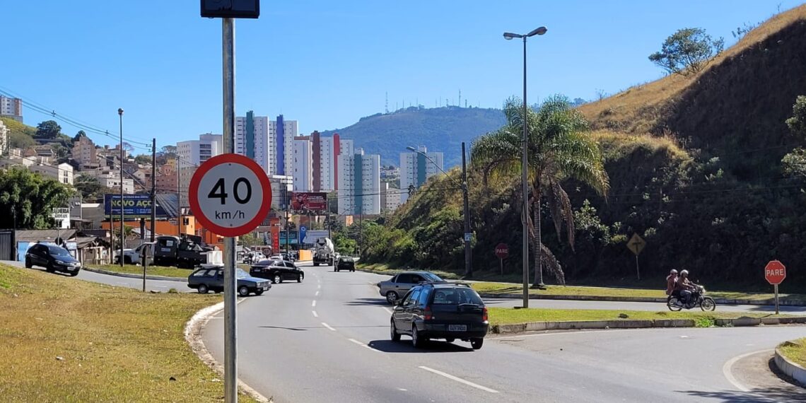 Radares na Av. Edmundo Cardillo começaram a multar nesta terça (19)