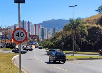 Radares na Av. Edmundo Cardillo começaram a multar nesta terça (19)