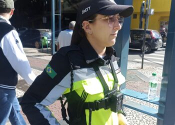 Uso de câmeras em fardas de guardas civis municipais e agentes de trânsito começa em Poços