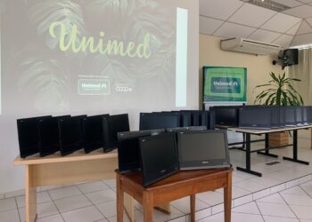 Casa do Caminho recebe doação de 30 computadores em Poços de Caldas