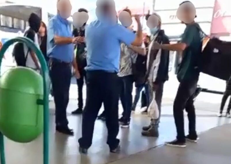 Vídeo: motorista de transporte coletivo e motoentregador brigam em Poços de Caldas