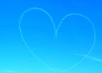 Esquadrilha da Fumaça faz show aéreo em Poços de Caldas