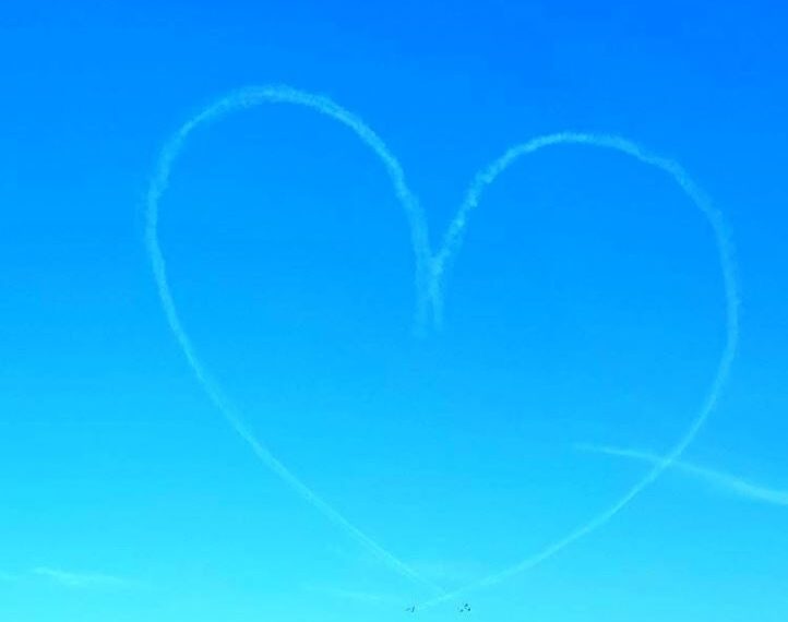 Esquadrilha da Fumaça faz show aéreo em Poços de Caldas