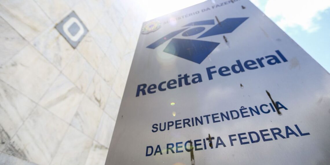 Receita Federal alerta sobre golpes aplicados via internet