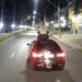 Mulher é flagrada em teto solar de carro em movimento em Poços de Caldas
