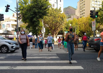 População aumenta, mas número de pessoas com menos de 30 anos cai 5,4% de 2012 a 2021