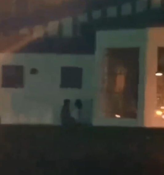 Vídeo: casal é flagrado fazendo sexo no Parque José Afonso Junqueira em Poços