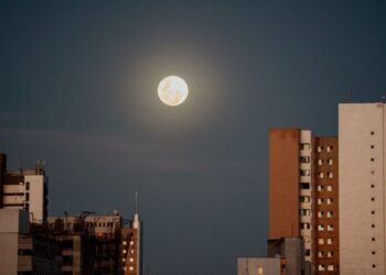 Superlua já pode ser vista de Poços de Caldas; é a última do ano