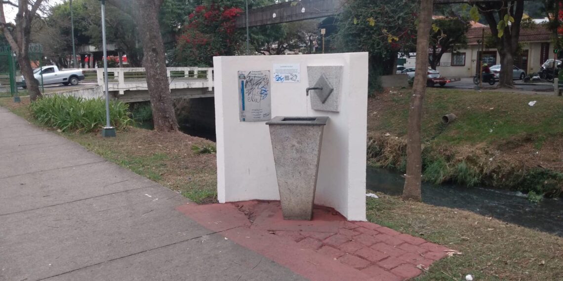Fontanários são alvos de vandalismo em Poços de Caldas