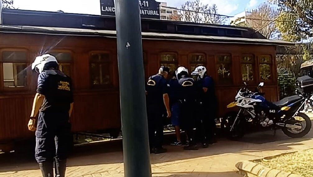 Homem é preso em abordagem após ameaçar matar Guardas Civis em Poços