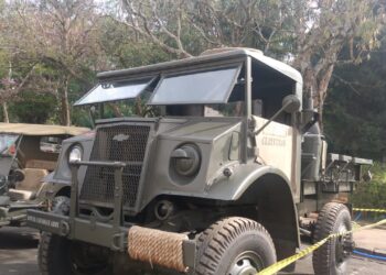 Veículos usados na Segunda Guerra Mundial são expostos no Poços Classic Car