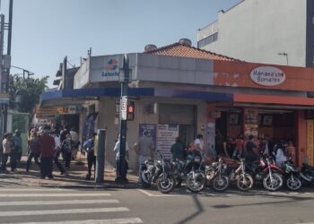 URGENTE | Criminosos assaltam lotérica no centro de Poços