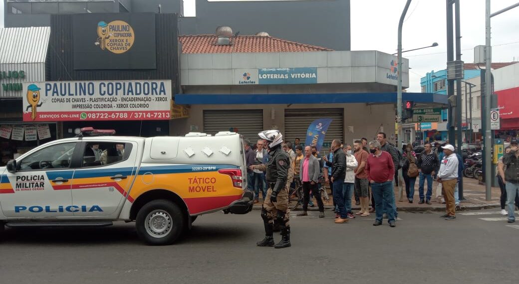 VÍDEO | Homem é preso após tentar assaltar lotérica em Poços
