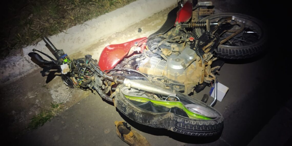Motociclista fica gravemente ferido após colisão com carro em Santa Rita de Caldas