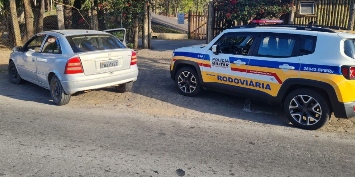 Polícia Militar Rodoviária de Poços recupera carro furtado em Cambuí-MG