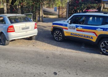Polícia Militar Rodoviária de Poços recupera carro furtado em Cambuí-MG