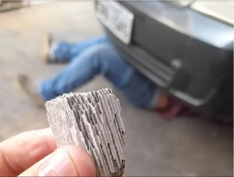 Alerta: golpe da limpeza de escapamento faz vítima em Poços de Caldas