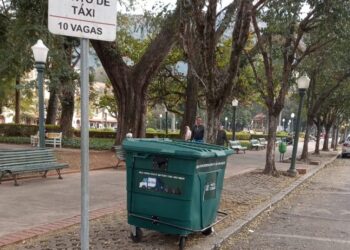 Centro de Poços de Caldas recebe contêineres de lixo