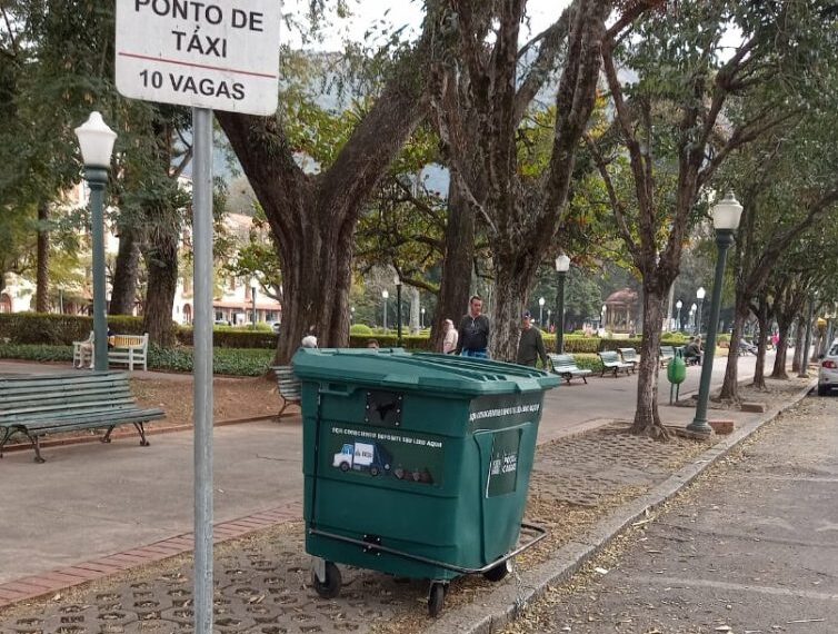 Centro de Poços de Caldas recebe contêineres de lixo