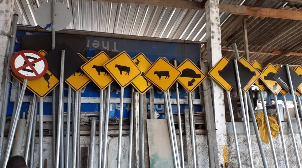 Estradas de bairros da zona rural de Poços passam por melhorias