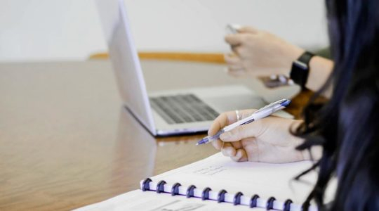 Cursos gratuitos são oportunidades para pessoas que buscam se qualificar