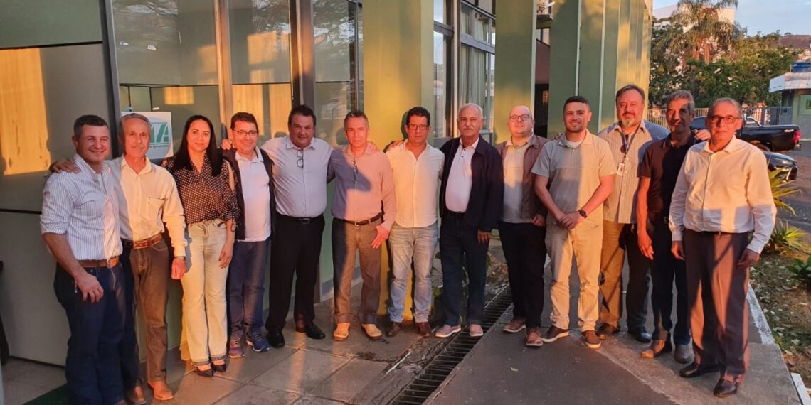 Secretário estadual de Agricultura se reúne com empresários em Poços