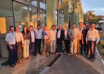 Secretário estadual de Agricultura se reúne com empresários em Poços