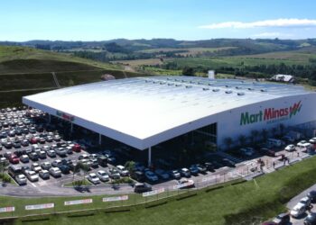 Mart Minas completa 21 anos e faz promoção de aniversário com sorteio de casas e vales-compra