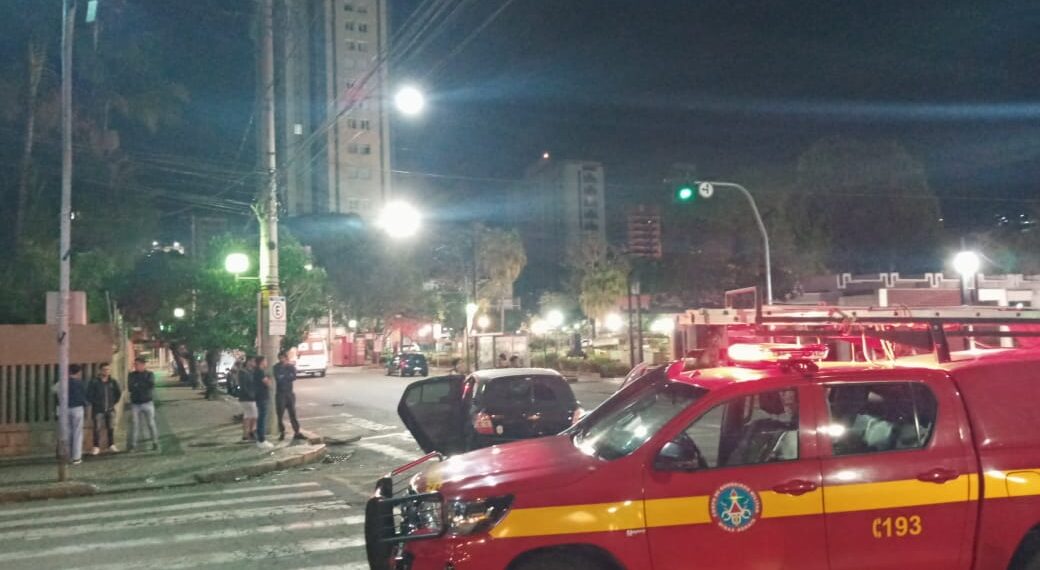 Acidente entre 4 veículos deixa duas pessoas feridas em Poços