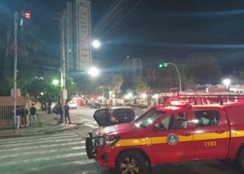 Acidente entre 4 veículos deixa duas pessoas feridas em Poços