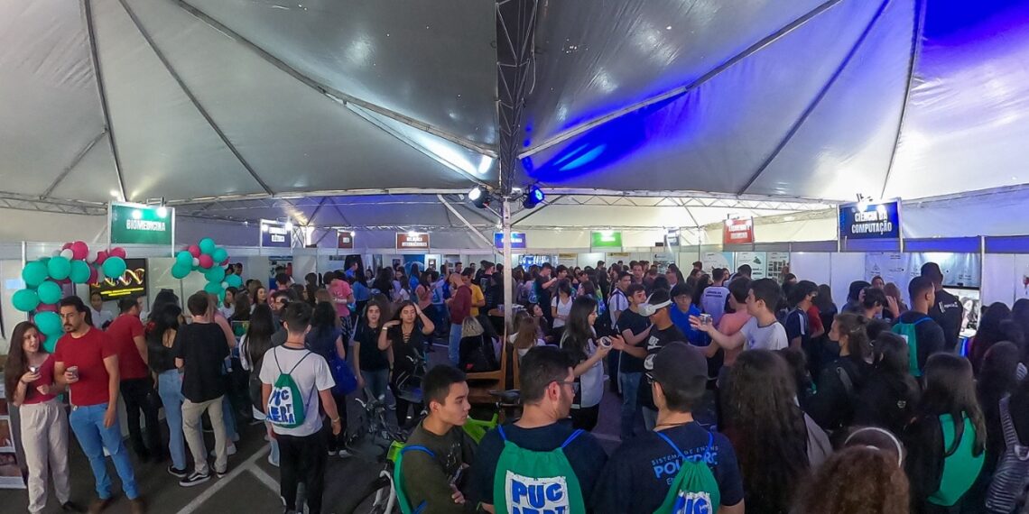 Evento realizado pela Puc Minas reuniu duas mil pessoas no campus em Poços de Caldas