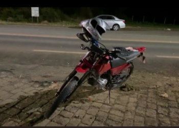 Motociclista fica ferido após sofrer acidente na região leste de Poços