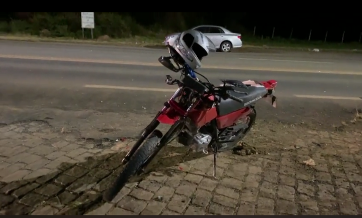 Motociclista fica ferido após sofrer acidente na região leste de Poços