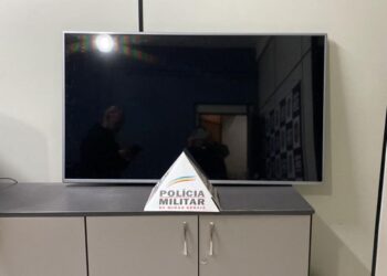 Polícia Militar recupera tv furtada de loja e prende suspeito em Poços de Caldas