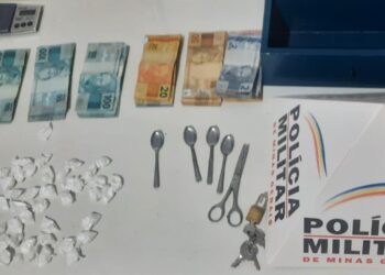 Jovem é preso e drogas são apreendidas em Poços