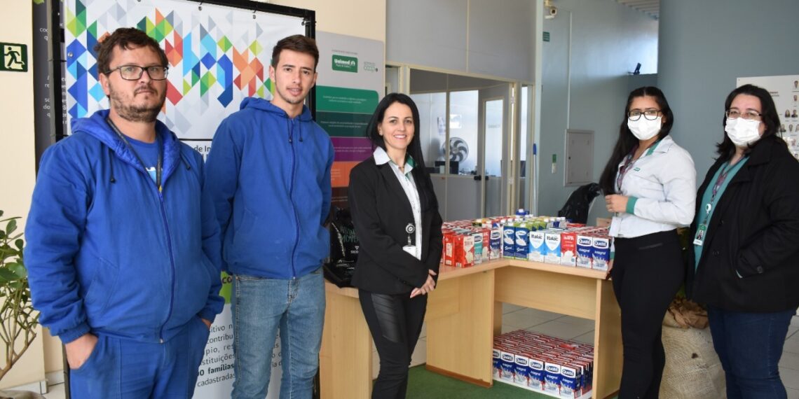 Banco de Alimentos recebe 165 litros de leite arrecadados pelos colaboradores da Unimed Poços