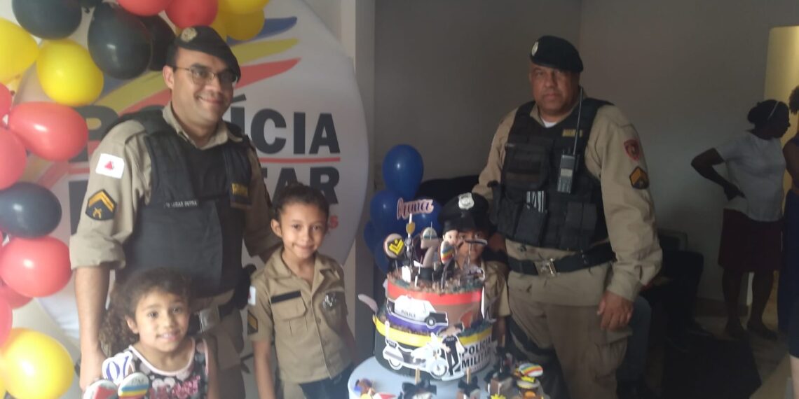 Polícia Militar aparece de surpresa em festa de criança em Poços de Caldas