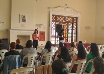 Agentes de saúde passam por capacitação sobre calendário vacinal adulto e infantil