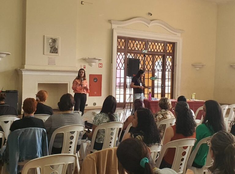 Agentes de saúde passam por capacitação sobre calendário vacinal adulto e infantil