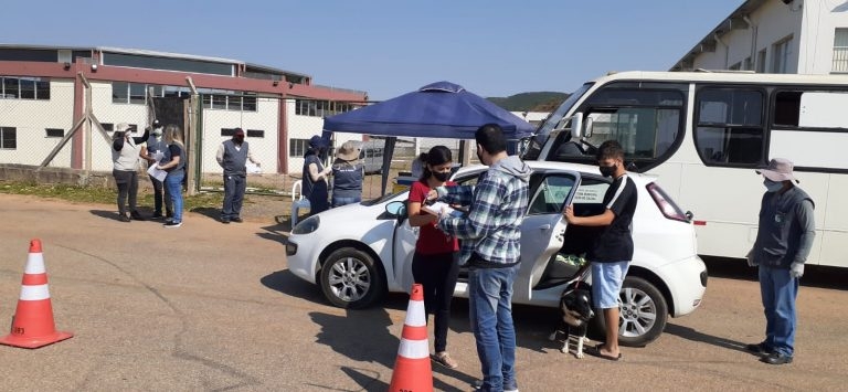 Vacinação Antirrábica terá drive thru nesta sexta em Poços de Caldas