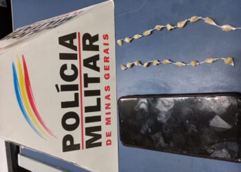 Adolescente tenta despistar PM colocando droga na boca, mas acaba apreendido em Poços