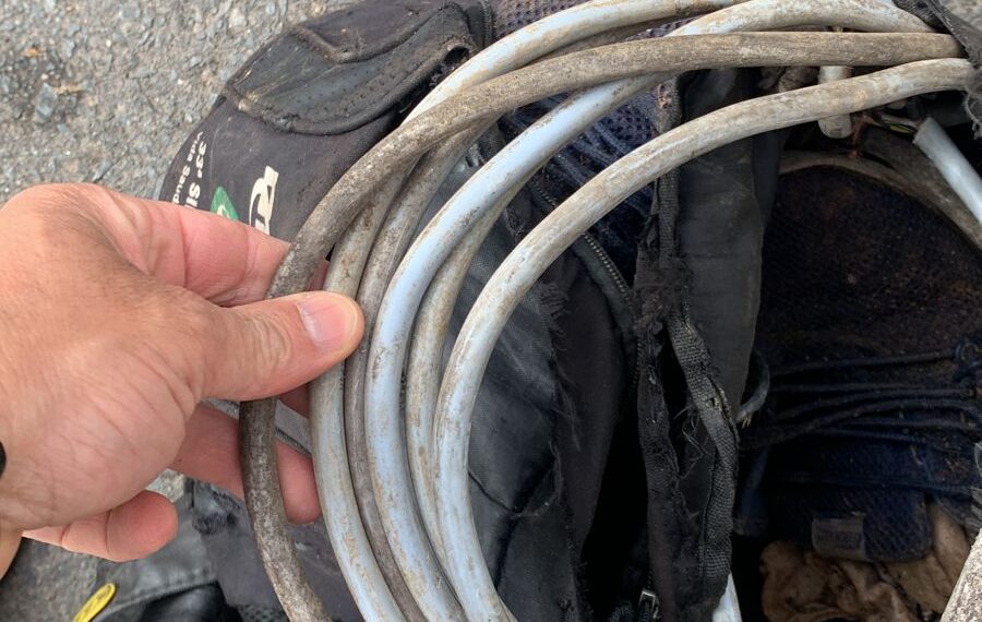 Homem é preso após furtar fiação de construção em Poços