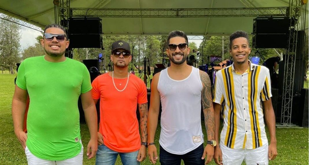 Grupo Daquele Jeito se apresenta no Flipoços neste sábado