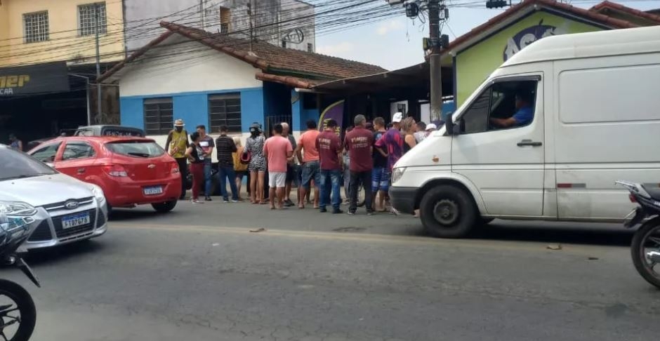 Homem morre baleado dentro de tapeçaria no Sul de Minas